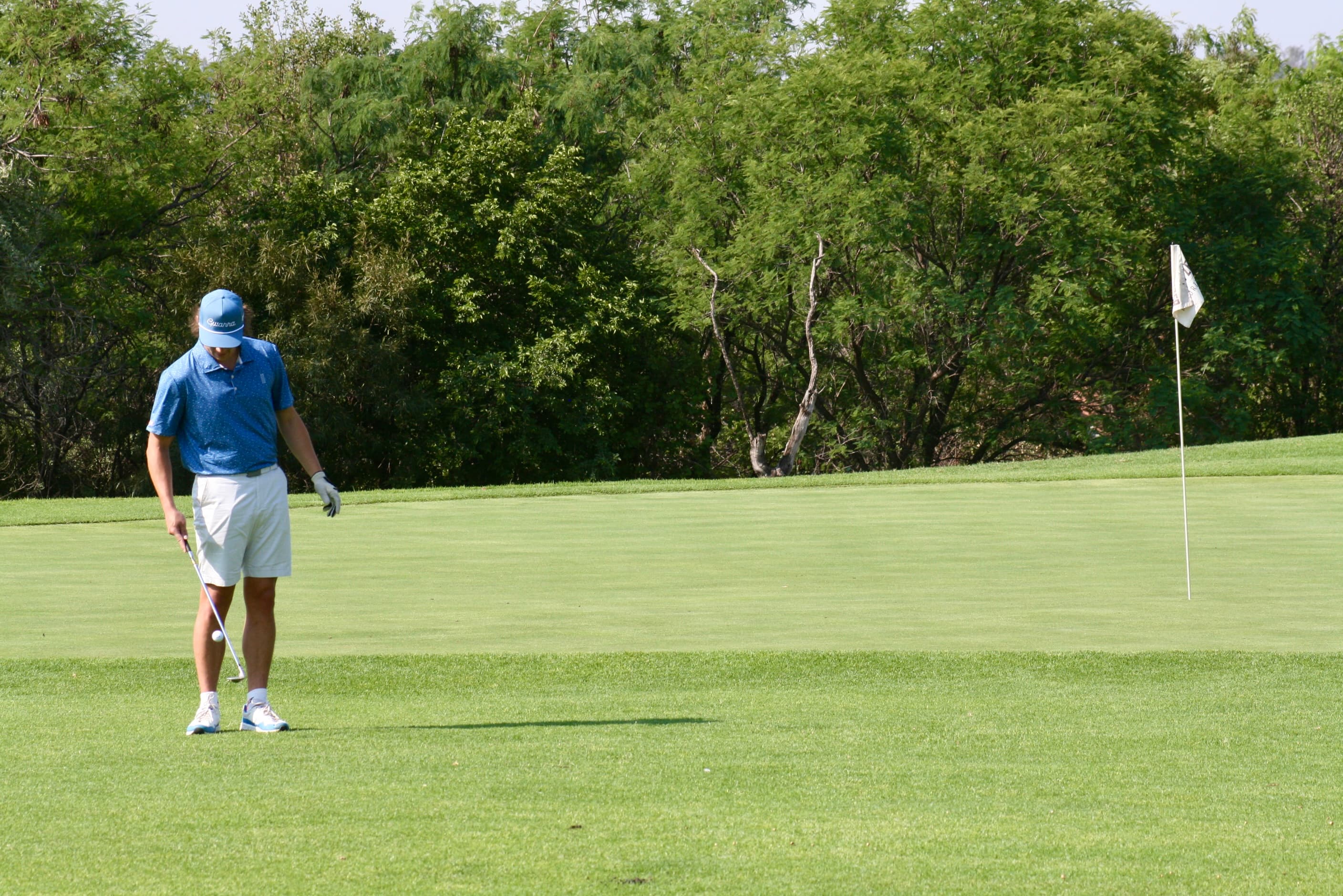 A Gwarra golfer on the fairway
